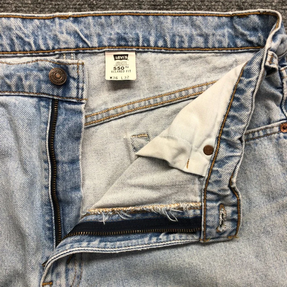 Vintage Levis 550 Relaxed Fit Jeans Mens 36x32 Light Wash Denim Made in USA 90s